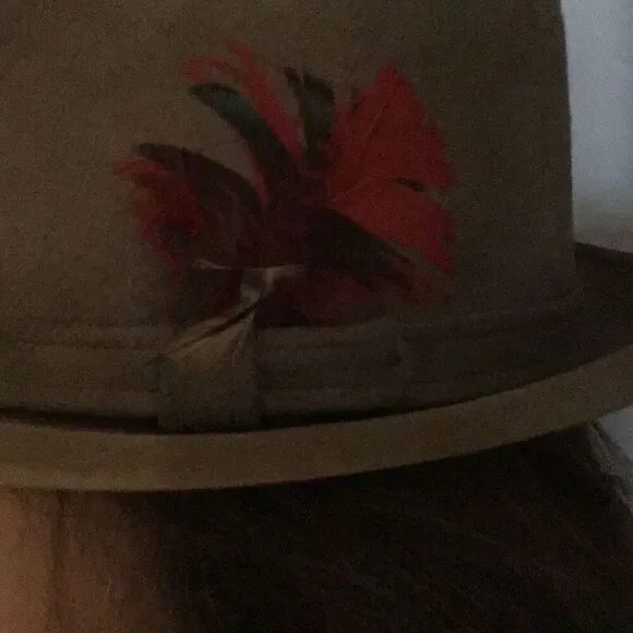 Vintage globe, masters, suede fedora